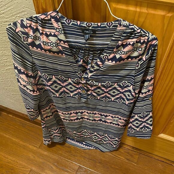 (NWOT) Rue21 size medium 3 button Aztec prong Henley - Picture 1 of 7